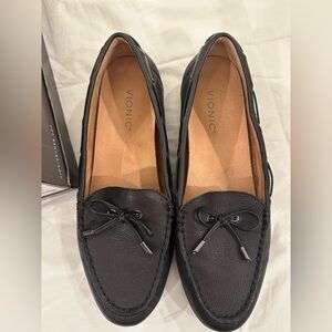 Vionic 11 Virginia Black leather moccasin